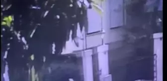 Bakırköy'de Polis Olduklarını Söyleyen Şüpheliler Tarafından Dolandırılan Kadın, Altın ve Paralarını Dolandırıcılara Teslim Etti