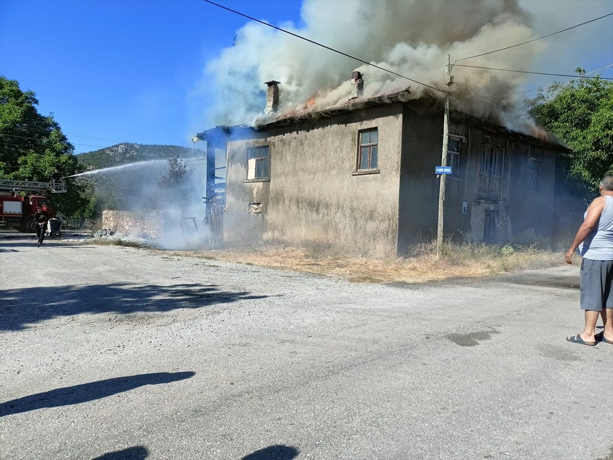Beyşehir\'de çıkan ev yangını söndürüldü
