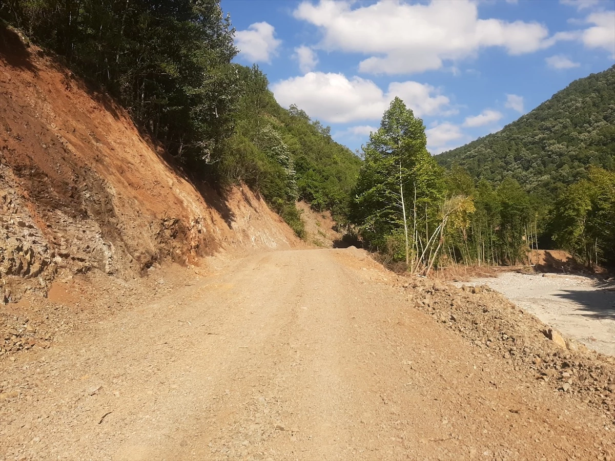 Mengen-Yedigöller Milli Parkı Yolu Sel Sonrası Ulaşıma Açıldı