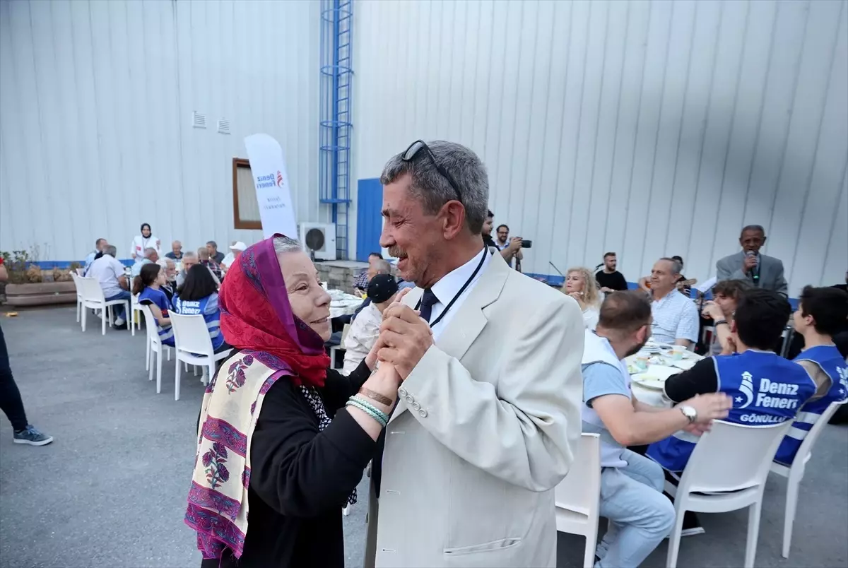 Deniz Feneri Derneği, Darülaceze sakinleri ile gençleri bir araya getirdi