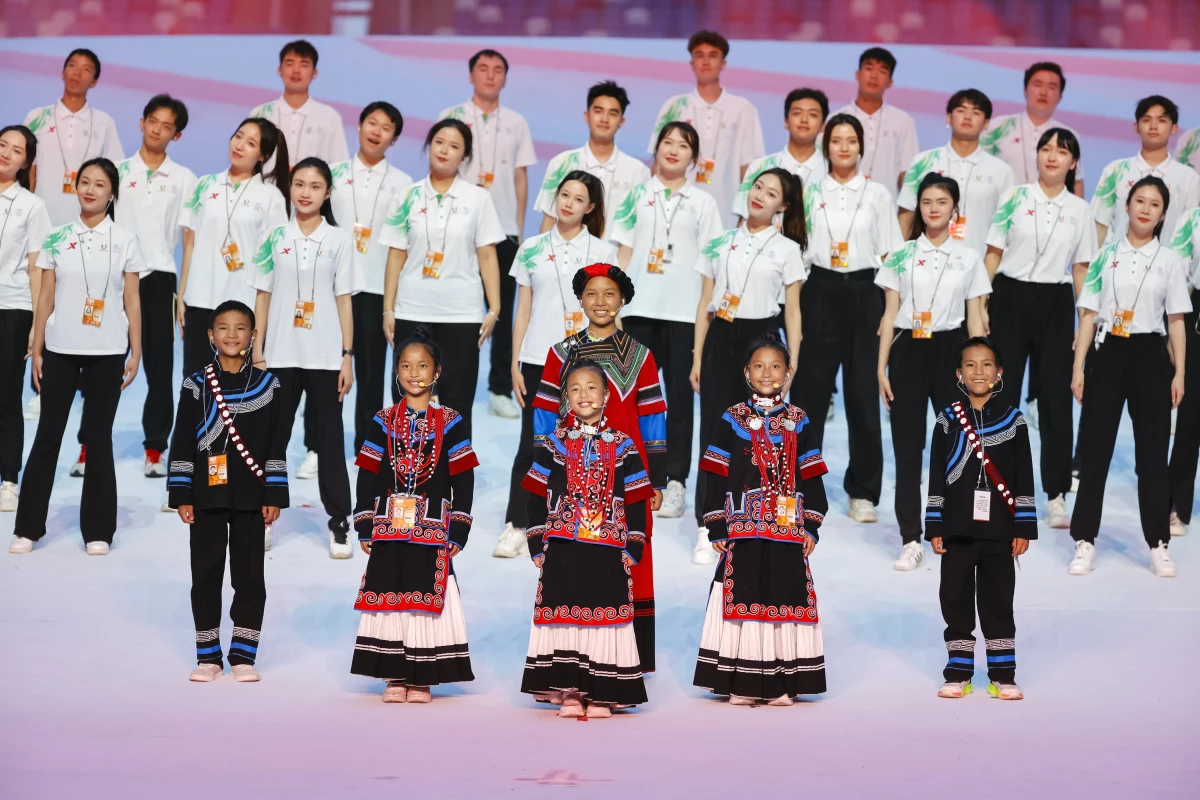 31. FISU Dünya Üniversite Yaz Oyunları\'nda Etnik Yi Çocuklarından Muhteşem Şarkı Performansı