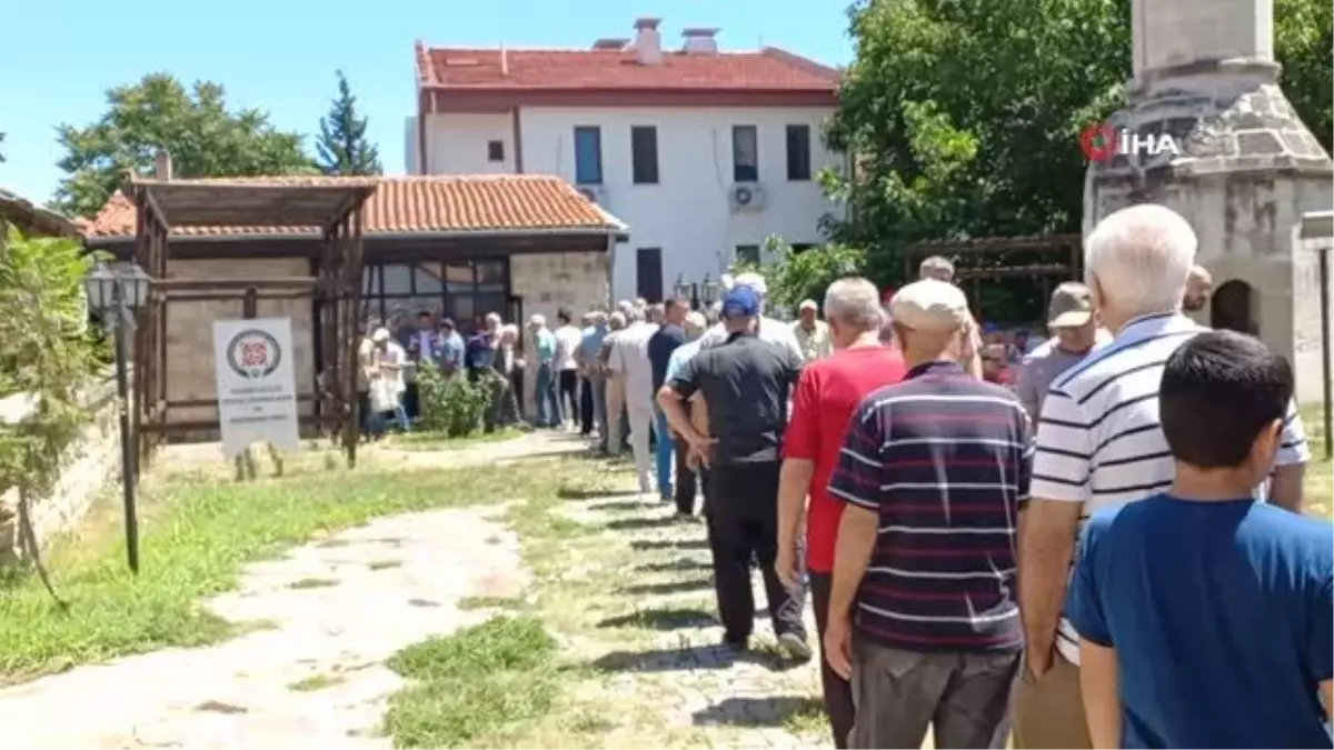 Edirne'de Muharrem Ayı İçin Aşure Dağıtıldı