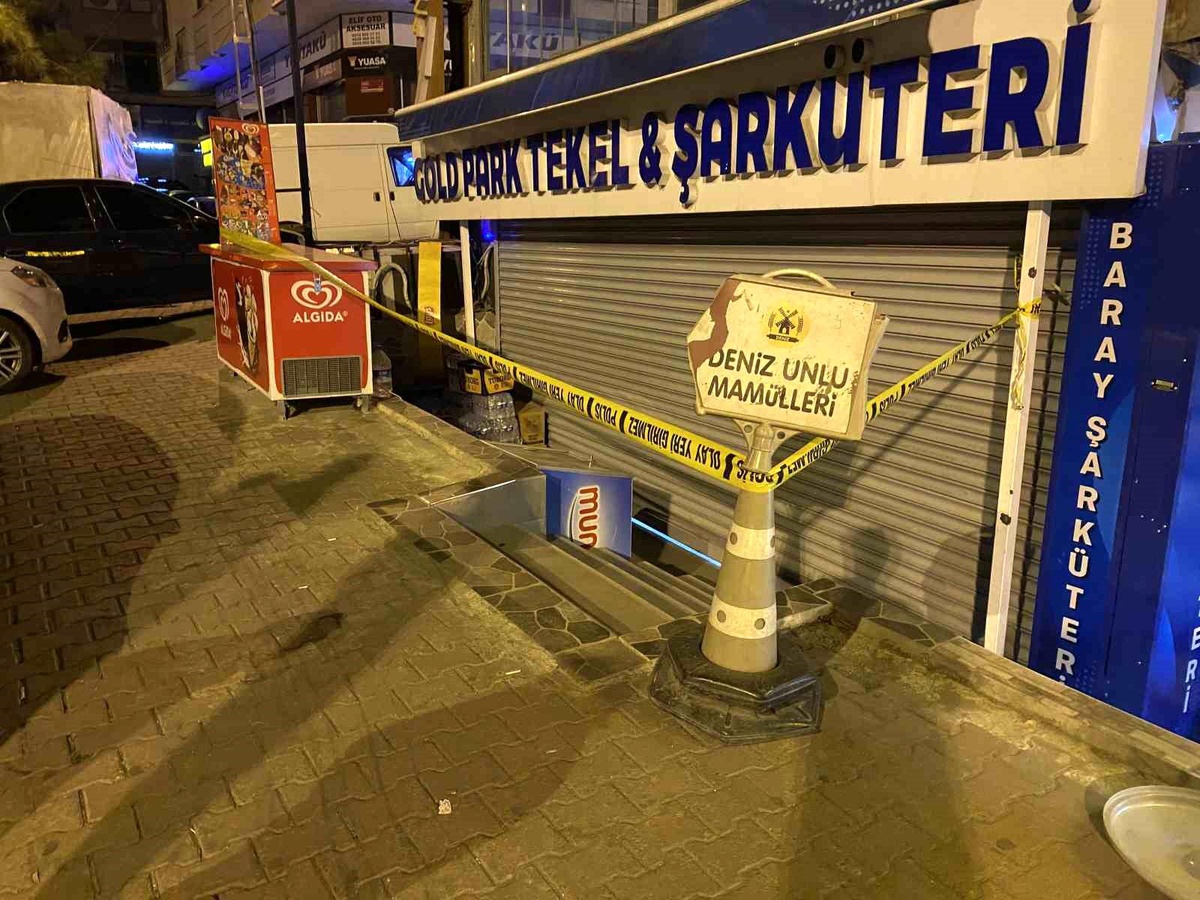 Esenyurt\'ta İş Yerine Silahlı Saldırı: 2 Ölü, 1 Ağır Yaralı