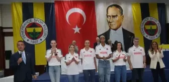A Milli Kadın Voleybol Takımı Şampiyonluğunu Fenerbahçeli Oyuncularla Kutladı