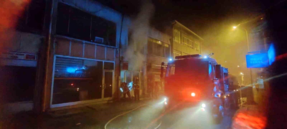 Kırşehir\'de İş Hanında Çıkan Yangın 9 İş Yerini Kullanılamaz Hale Getirdi