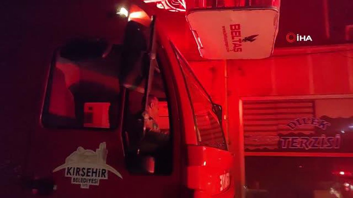 Kırşehir'de İşhanı'nda Çıkan Yangın Çevre İş Yerlerine Sıçradı