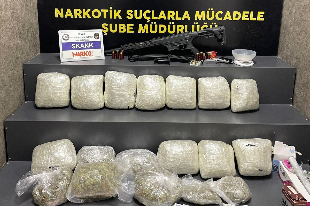 İzmir\'de Uyuşturucu Operasyonu: 4 Tutuklama