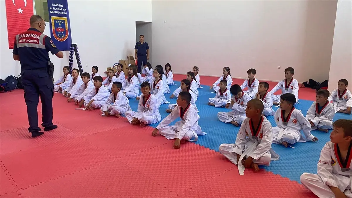 Kayseri\'deki Tekvando Kursu Çocukları Çevre Doğa ve Hayvanları Koruma Timi Ziyaret Etti