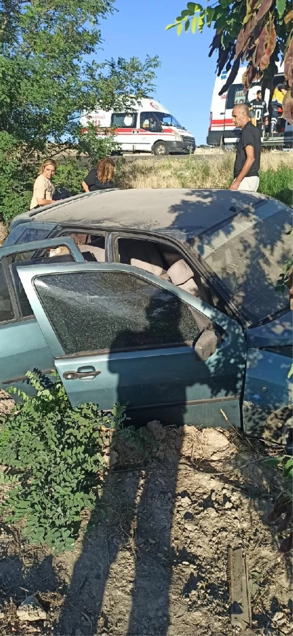 Niğde Kara Yolunda Otomobilin Şarampole Devrilmesi Sonucu 5 Kişi Yaralandı