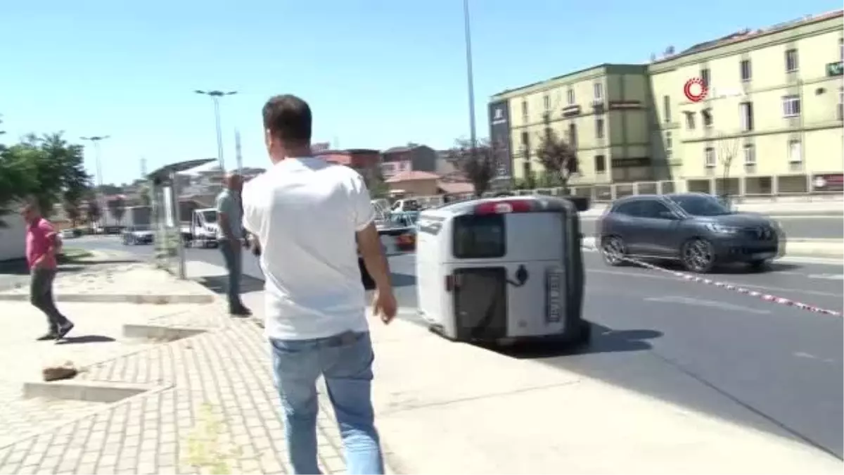 Kaza yapan aracı görüntülemeye çalışan kadın İHA muhabirini böyle tehdit etti