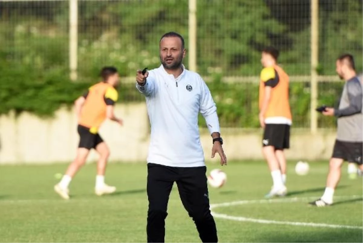 Manisa Futbol Kulübü Teknik Direktörü Osman Zeki Korkmaz: \'Hedefimize Ulaşacağımıza İnanıyorum\'