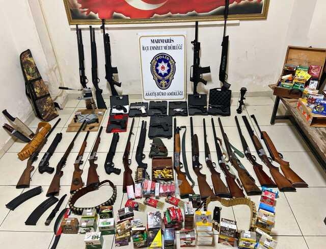 Marmaris'te intihar olayı: 21 tüfek ve 8 tabanca ele geçirildi
