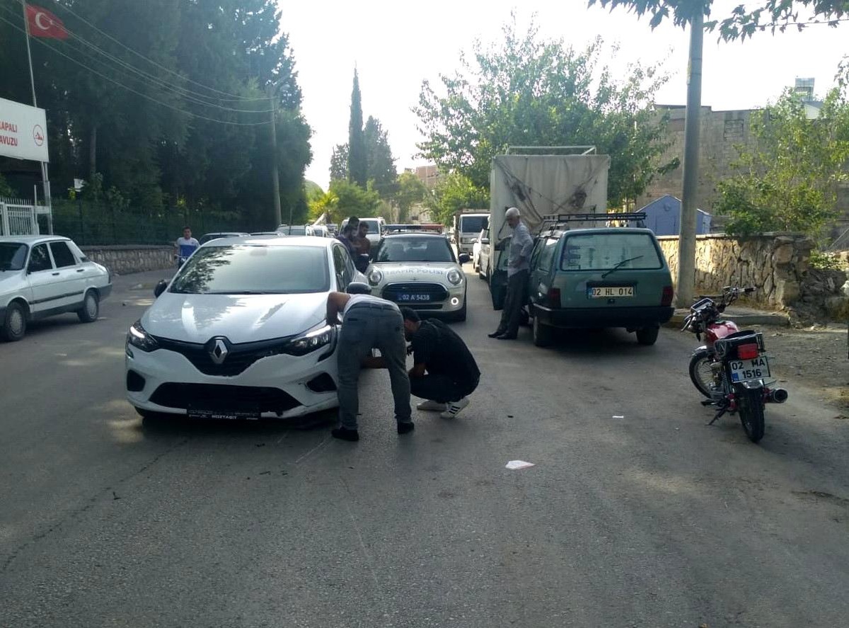 Adıyaman\'da Motosiklet ile Otomobil Çarpıştı: 1 Yaralı
