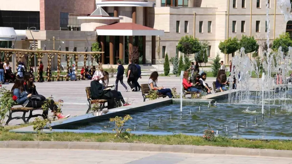 NEVÜ Rektörü, aday öğrencilere üniversite tercihi için NEVÜ\'yü önerdi