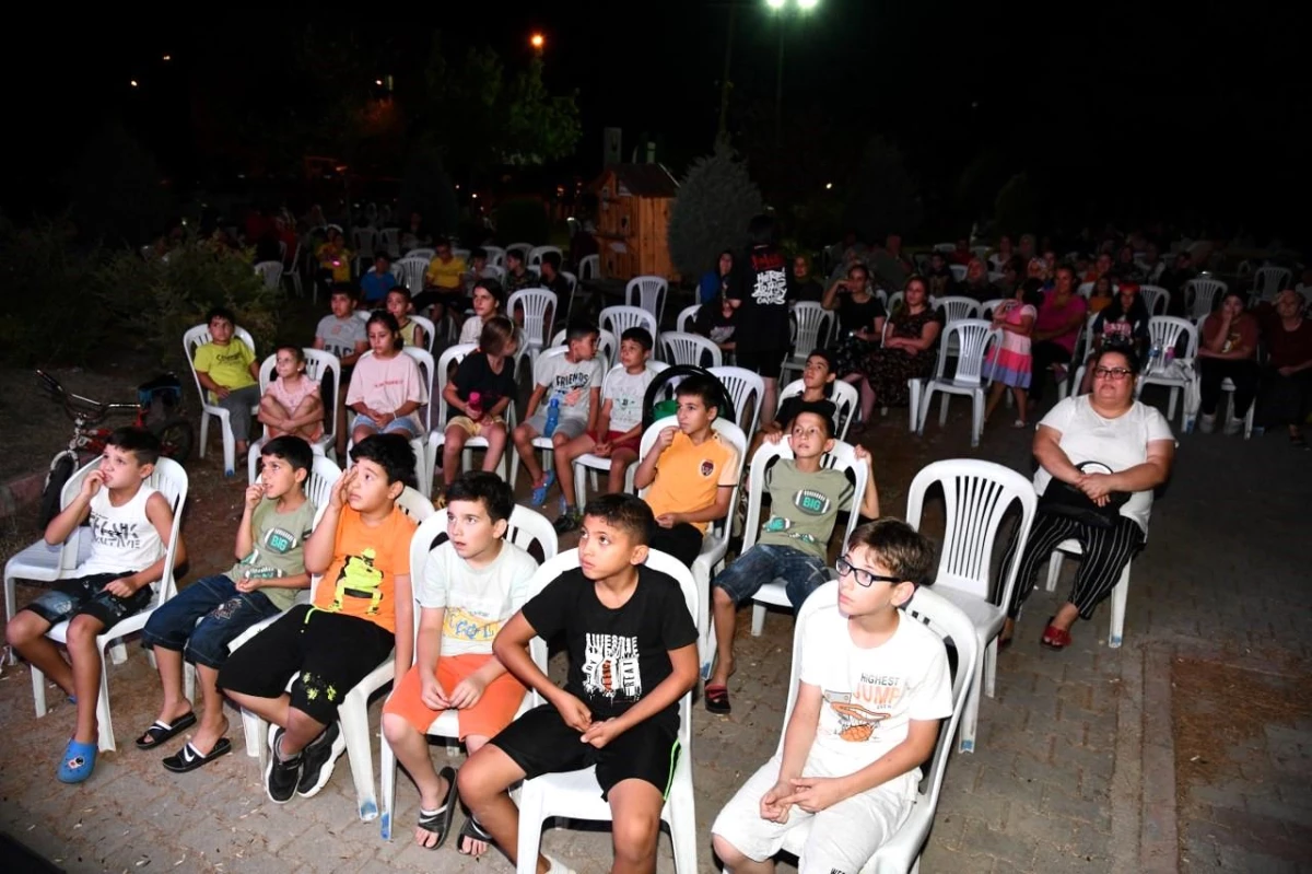 Osmaniye Belediyesi Mahalle Sinema Gösterimlerine Başladı