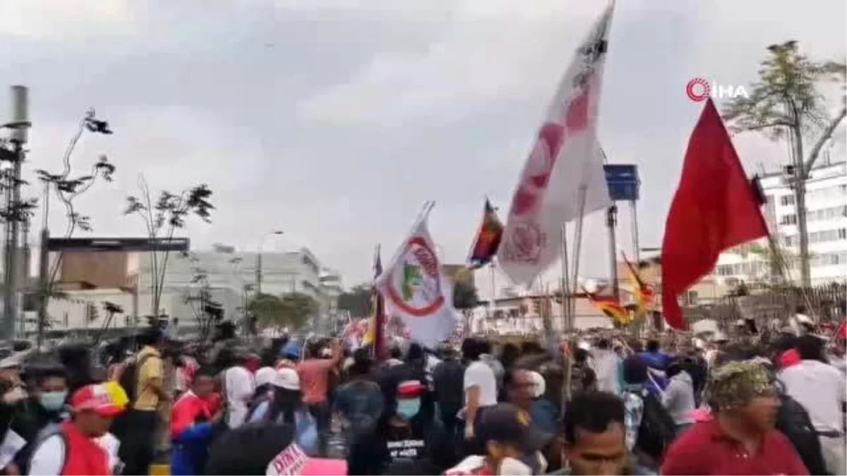 Peru\'da Bağımsızlık Günü etkinliklerinde hükümet karşıtı protesto