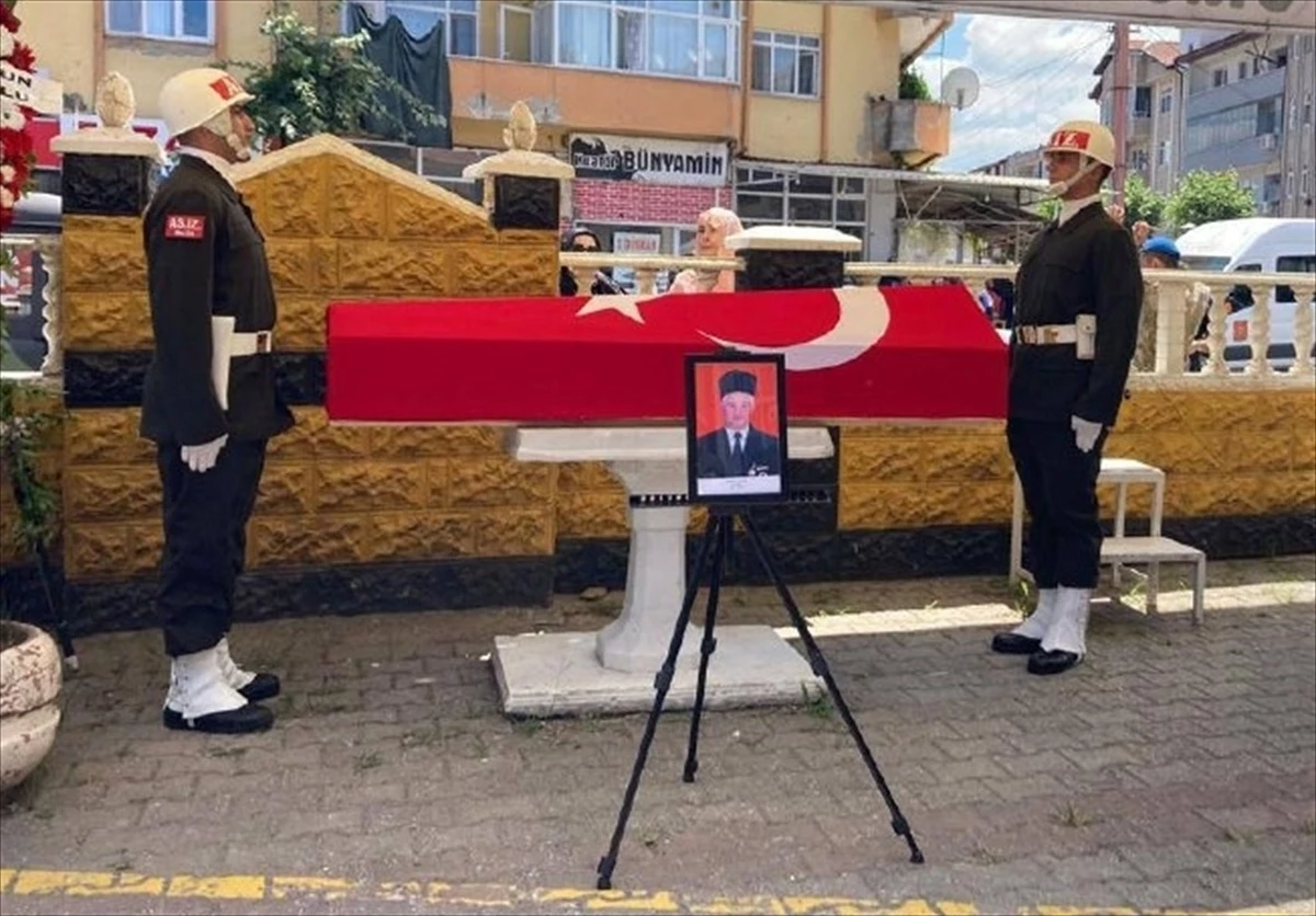 Kıbrıs gazisi Ali Arı\'nın cenazesi toprağa verildi