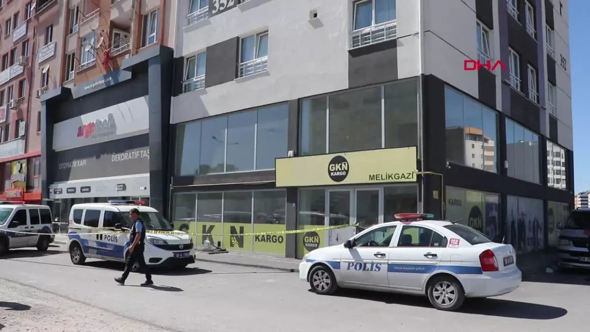 Kayseri\'de Apartmandan Düşen Genç Kız İş Yerinin Deposuna Girdi