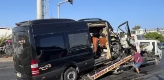 Alanya'da TIR'a çarpan minibüs kazasında 2 kişi hayatını kaybetti, 10 turist yaralandı
