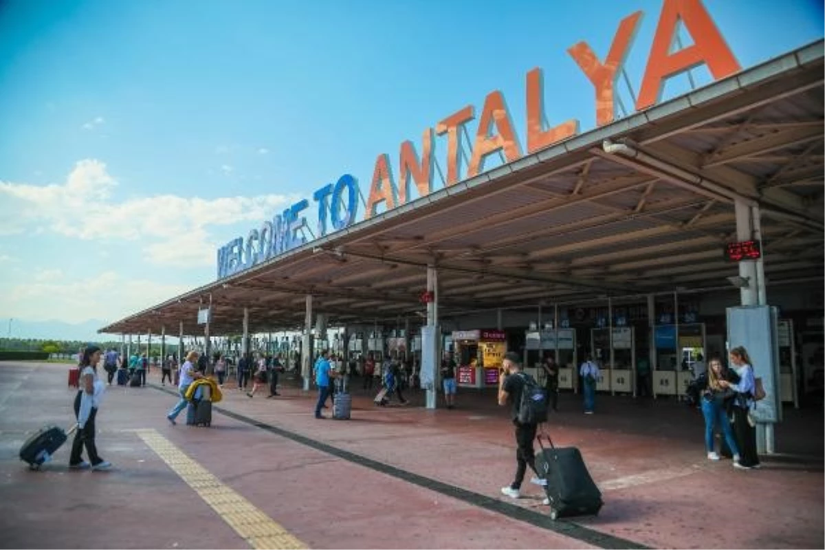 Antalya\'ya 1 Günde Gelen Yolcu Rekoru Kırıldı