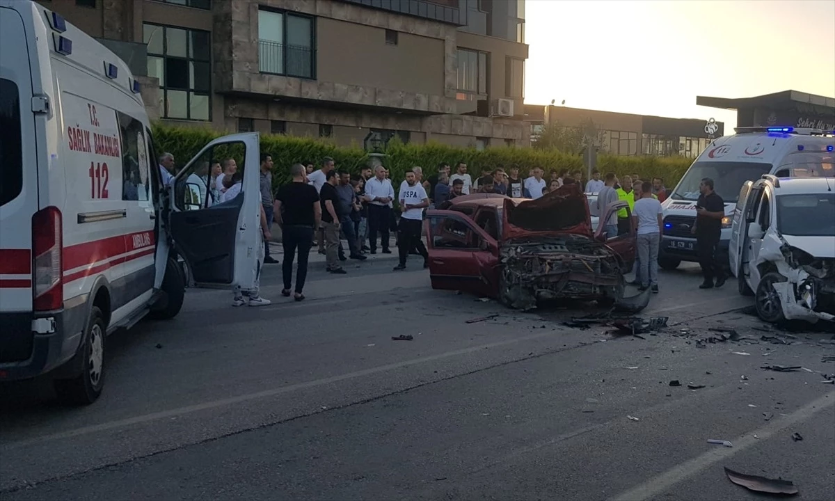 İnegöl\'de kaza: 6 kişi yaralandı