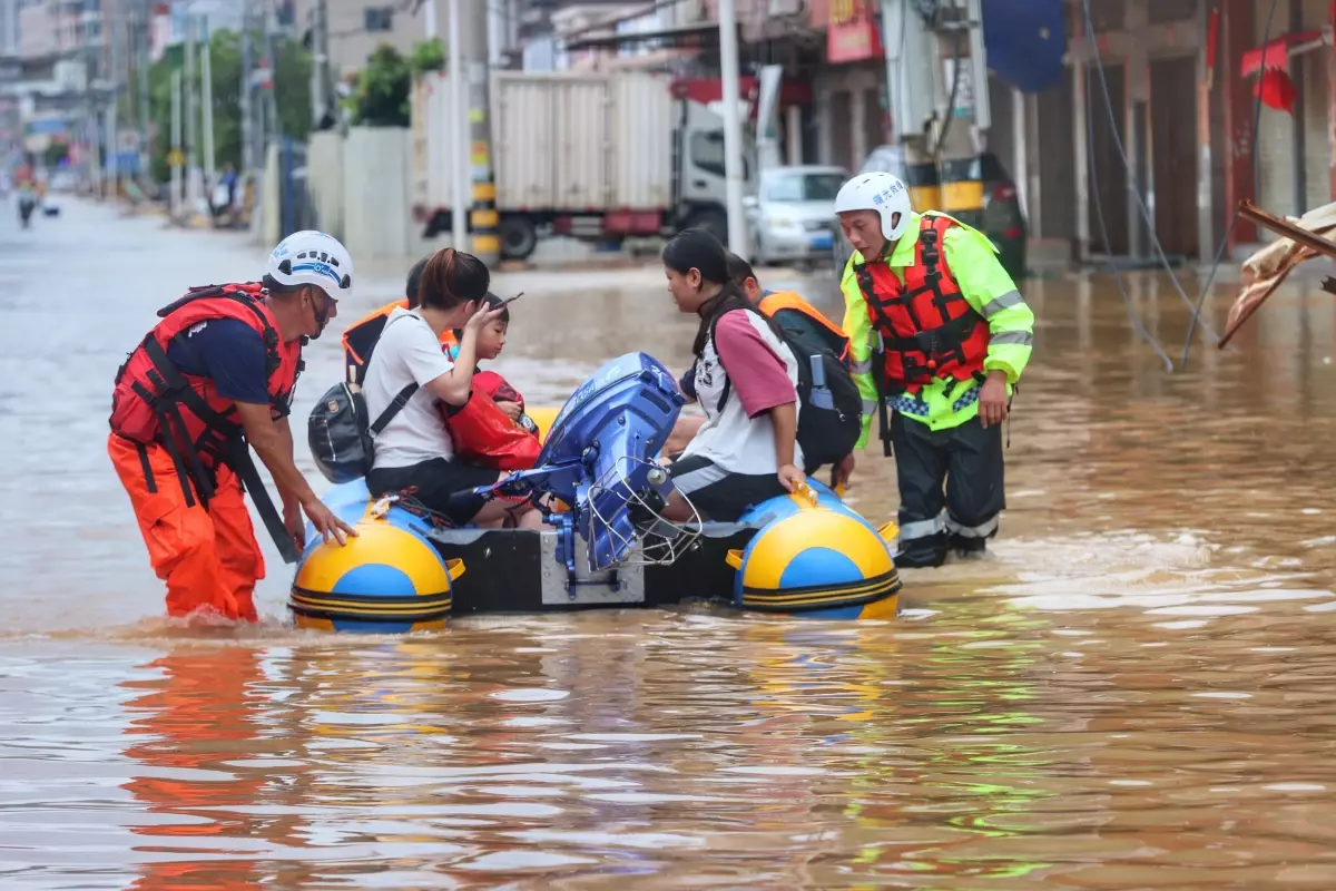 Doksuri Tayfunu, Çin\'in Güneydoğusunda Şiddetli Yağış ve Rüzgarlara Neden Oldu