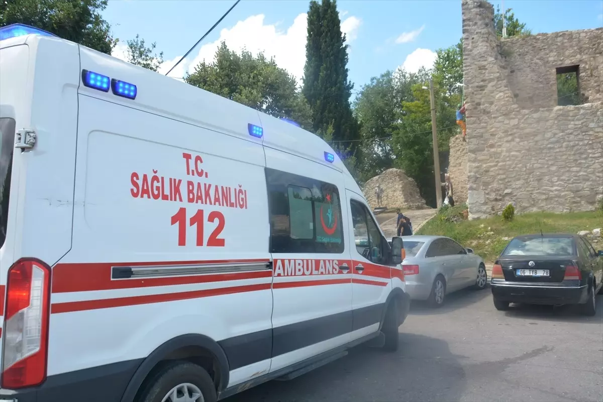 Akçakoca'da 3 Metre Yükseklikten Düşen Kadın Yaralandı