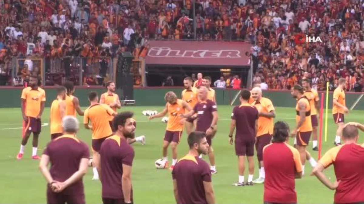 Galatasaray, Zalgiris maçı hazırlıklarını taraftara açık antrenman ile sürdürdü