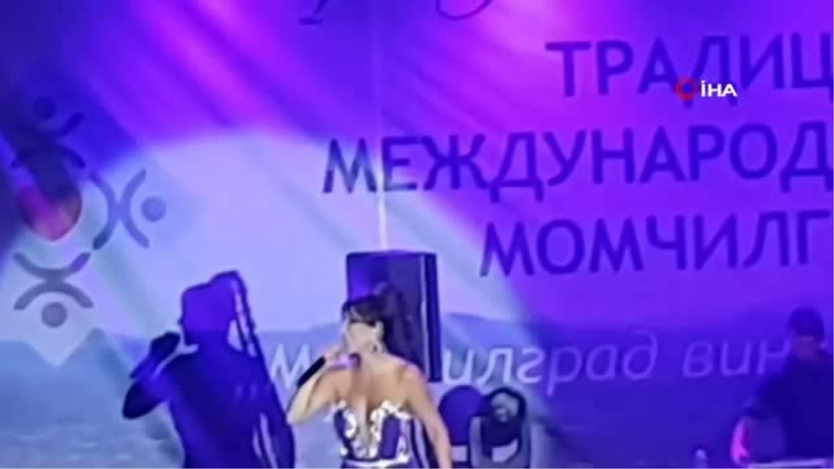 Hande Yener, Bulgaristan\'da Mestanlılar Buluşması\'nda sahne aldı