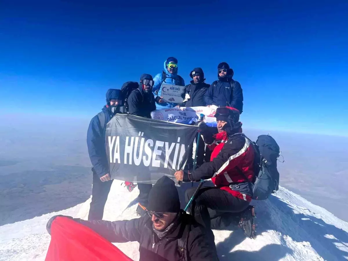 Iğdırlı Dağcılar, Ağrı Dağı\'nda Kerbela Şehitlerini Andı