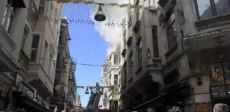 Taksim'de restoranın çatı katında yangın çıktı