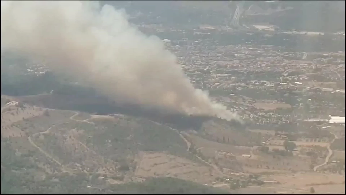 İzmir\'de Orman Yangınlarına Karadan ve Havadan Müdahale Devam Ediyor