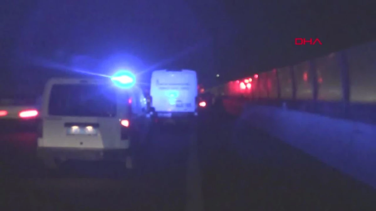 İzmir\'de otomobilin arkasına kamyonet çarptı: 1 ölü, 2 yaralı
