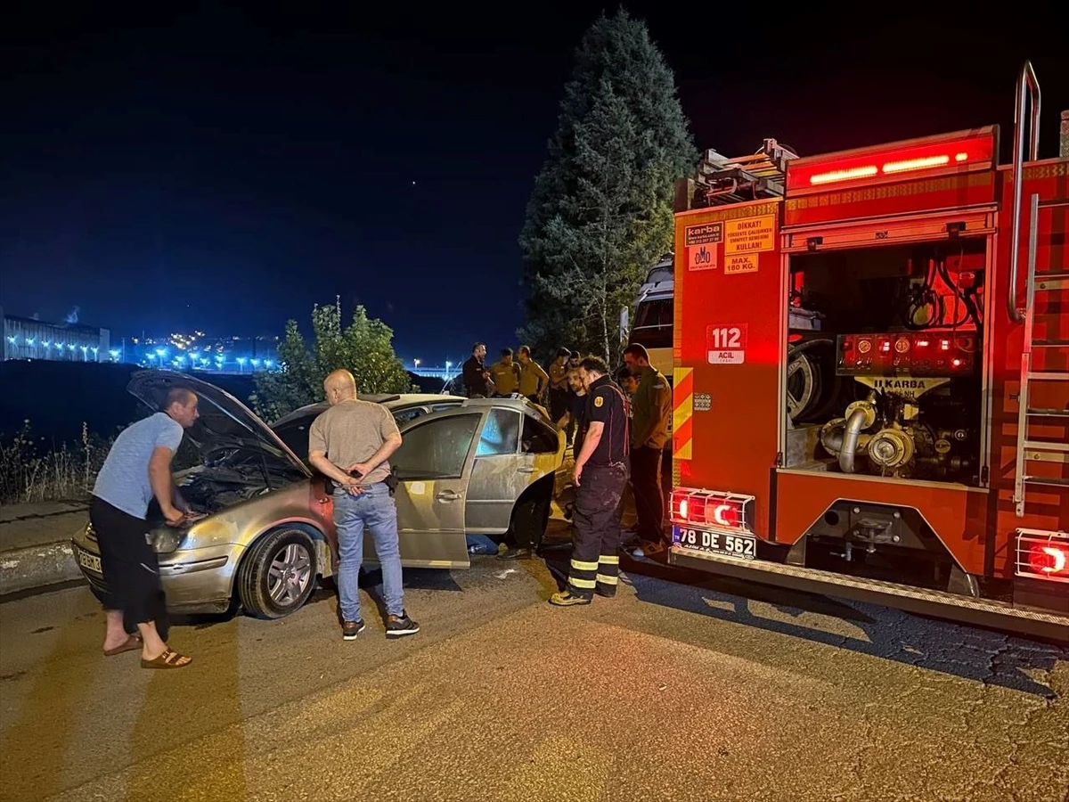 Karabük\'te park halindeki otomobilde çıkan yangın hasara neden oldu