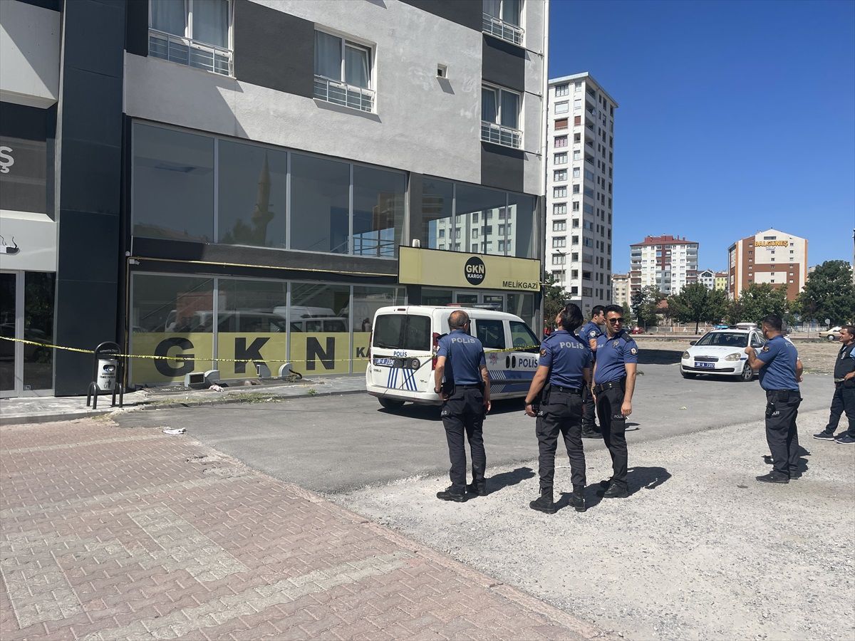 Kayseri\'de 7. kattan düşen 20 yaşındaki kadın hayatını kaybetti