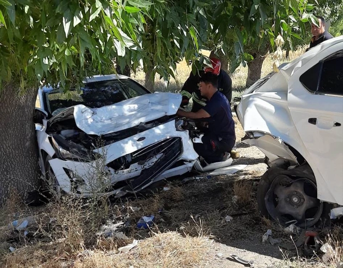 Konya\'da Zincirleme Trafik Kazası: 3 Yaralı