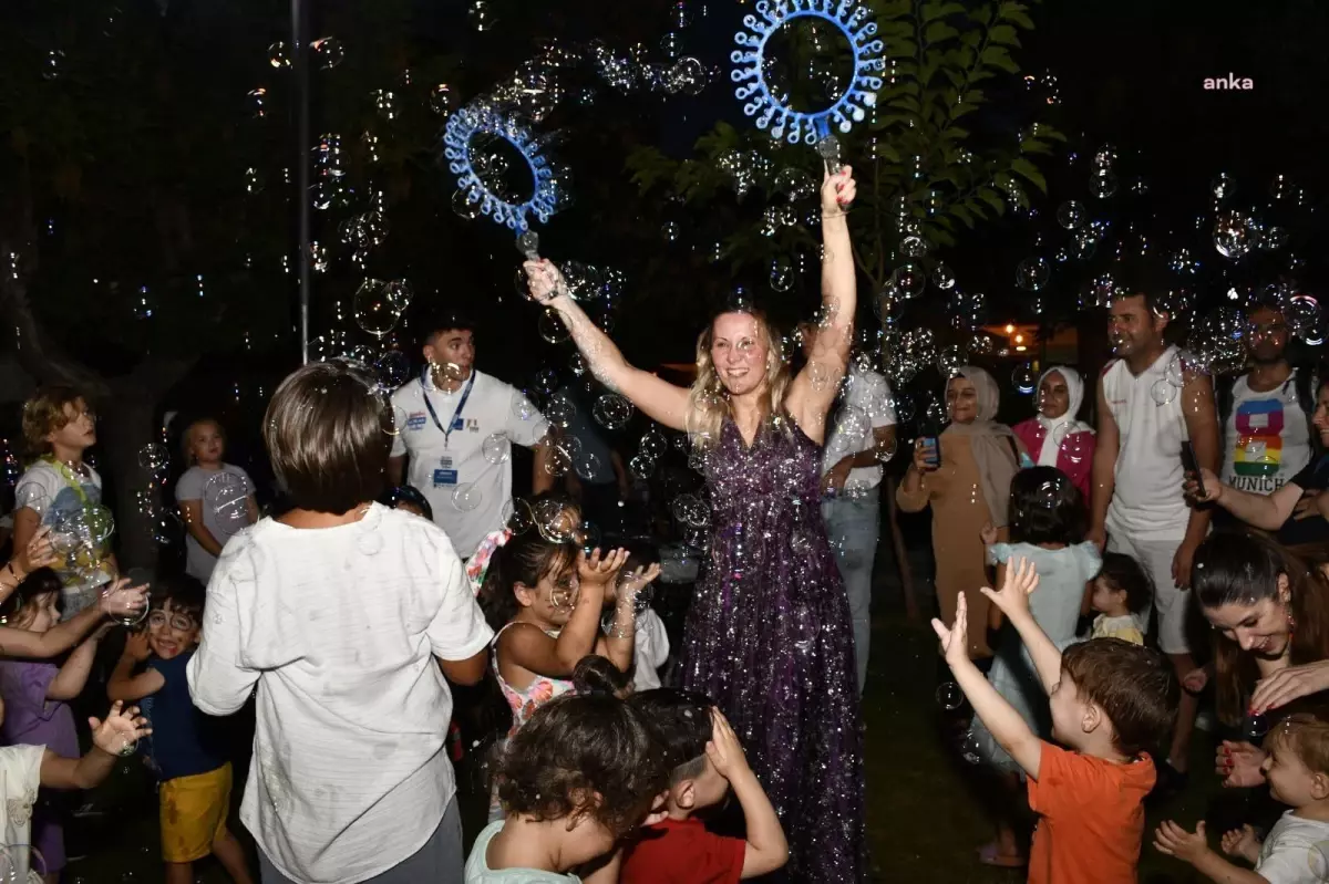 Kuşadası Sokak Festivali: Eğlencenin Adresi