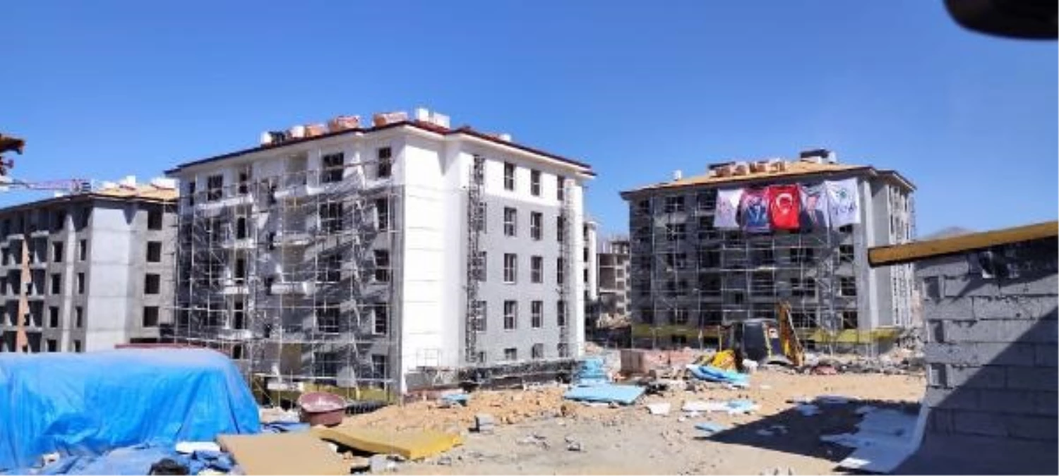 Malatya\'da depremzedeler için TOKİ konutları hızla yükseliyor