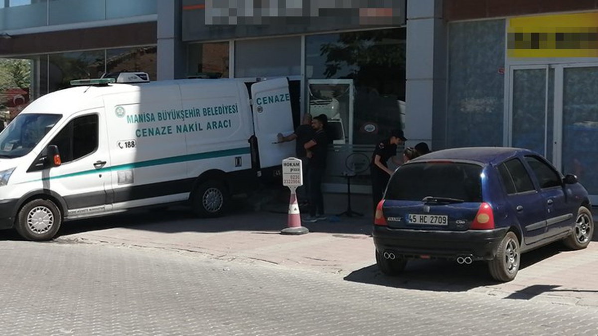 Manisa\'da pizza restoranına silahlı saldırı: 1 ölü, 1 ağır yaralı