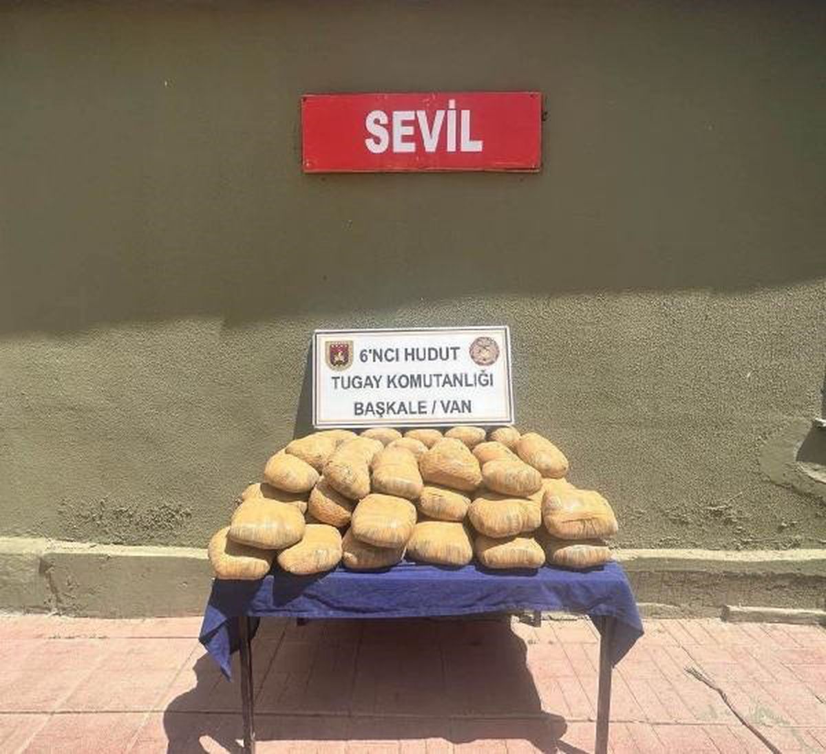 Van Hudut Hattında 130 Kilo Toz Esrar Ele Geçirildi