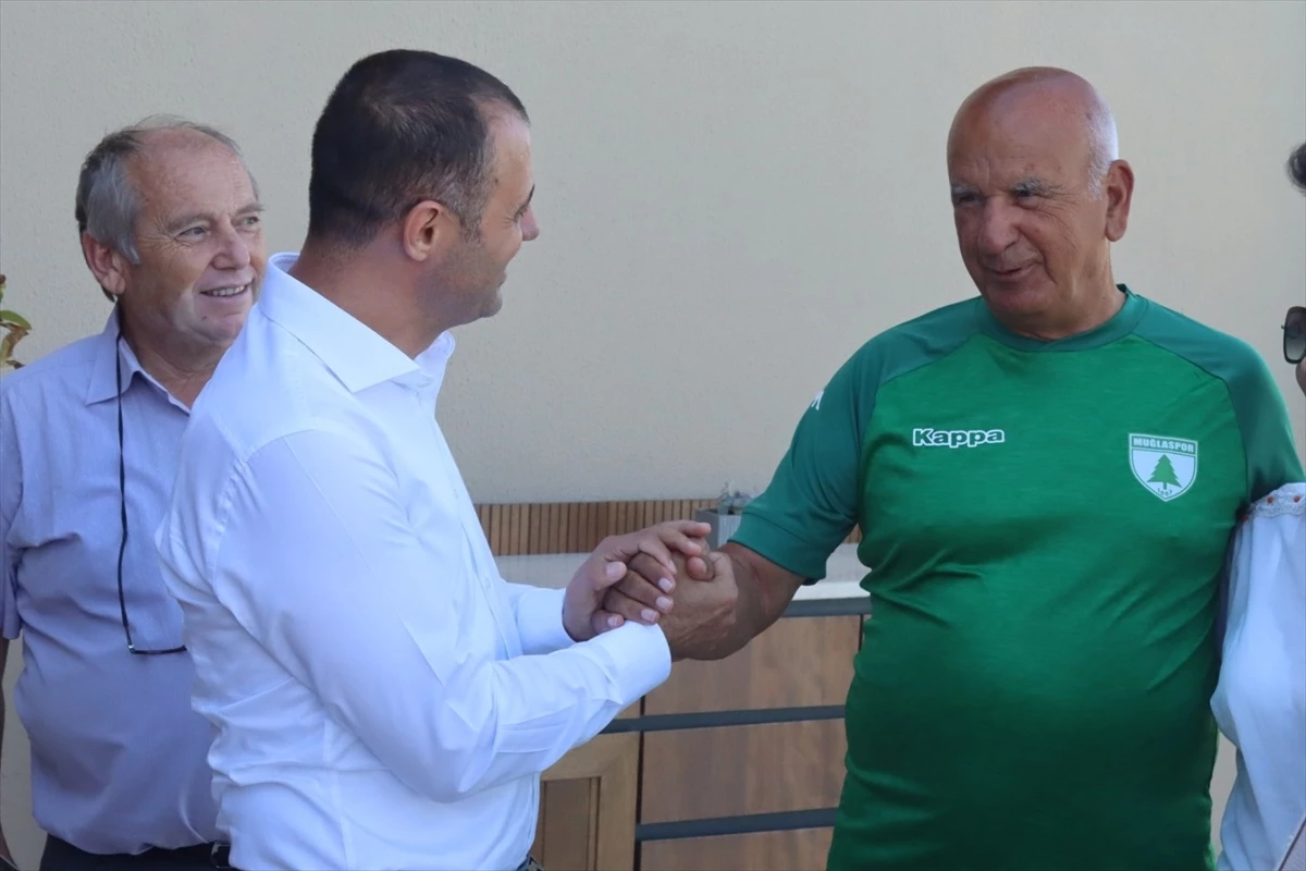 Muğlaspor Kulübü Başkanı Menaf Kıyanç, Bodrumspor Başkanı Fikret Öztürk\'ü ziyaret etti