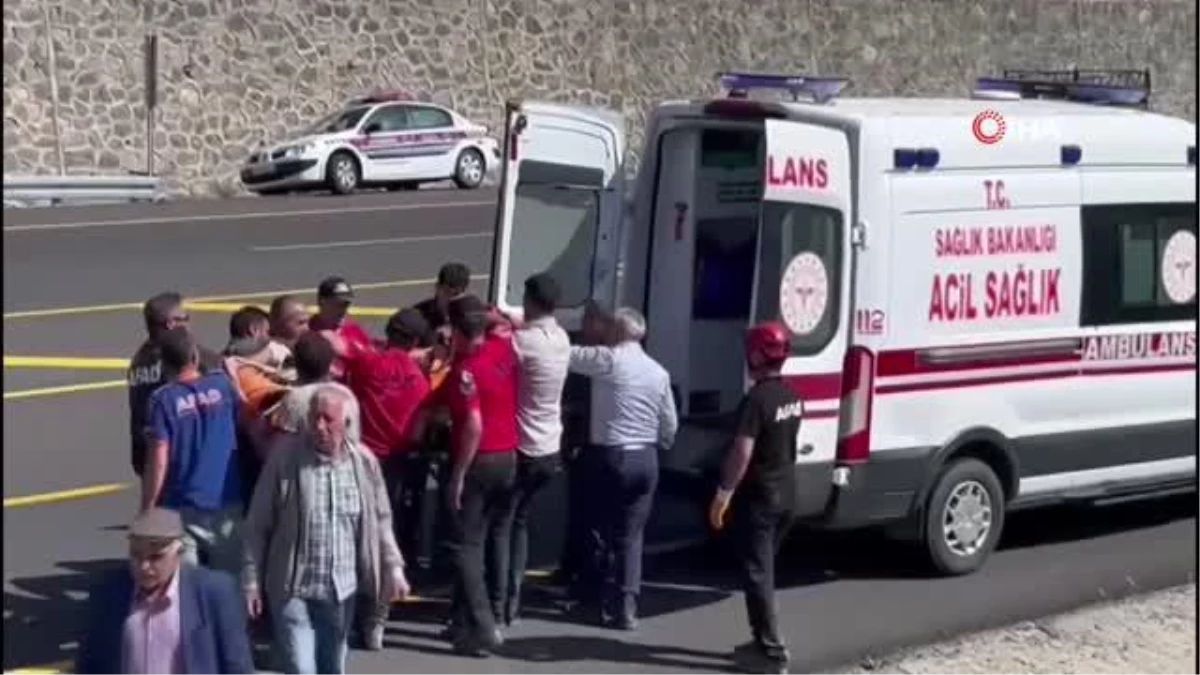 Sarıkamış\'ta otobüs kazası: 5 ölü, 23 yaralı
