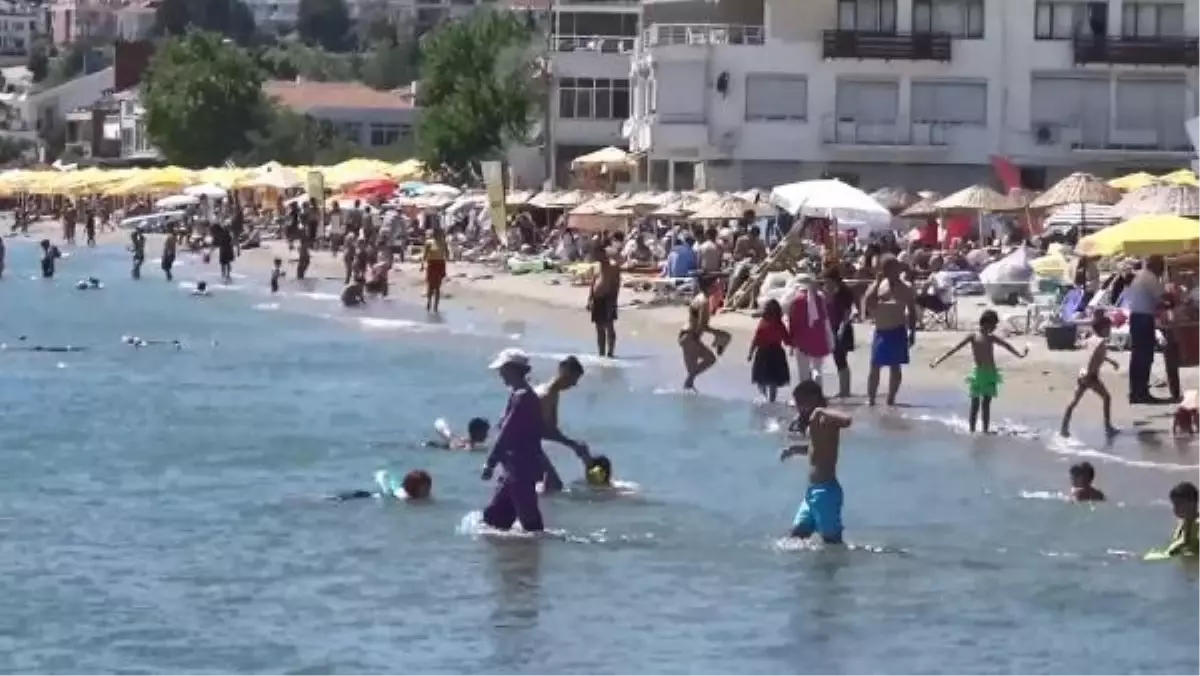 Sıcak Havada Serinlemek İçin Kumluk Plajı Tercih Edildi