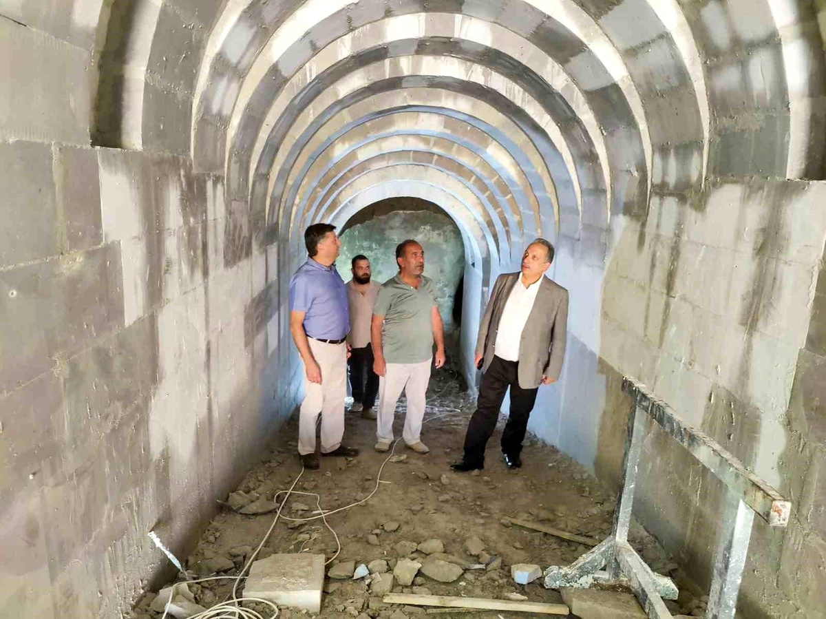 Talas Belediye Başkanı Mustafa Yalçın, Tarihi Gölbaşı Meydanı\'ndaki Su Sarnıcının Bakım ve Temizlik Çalışmalarını İnceledi