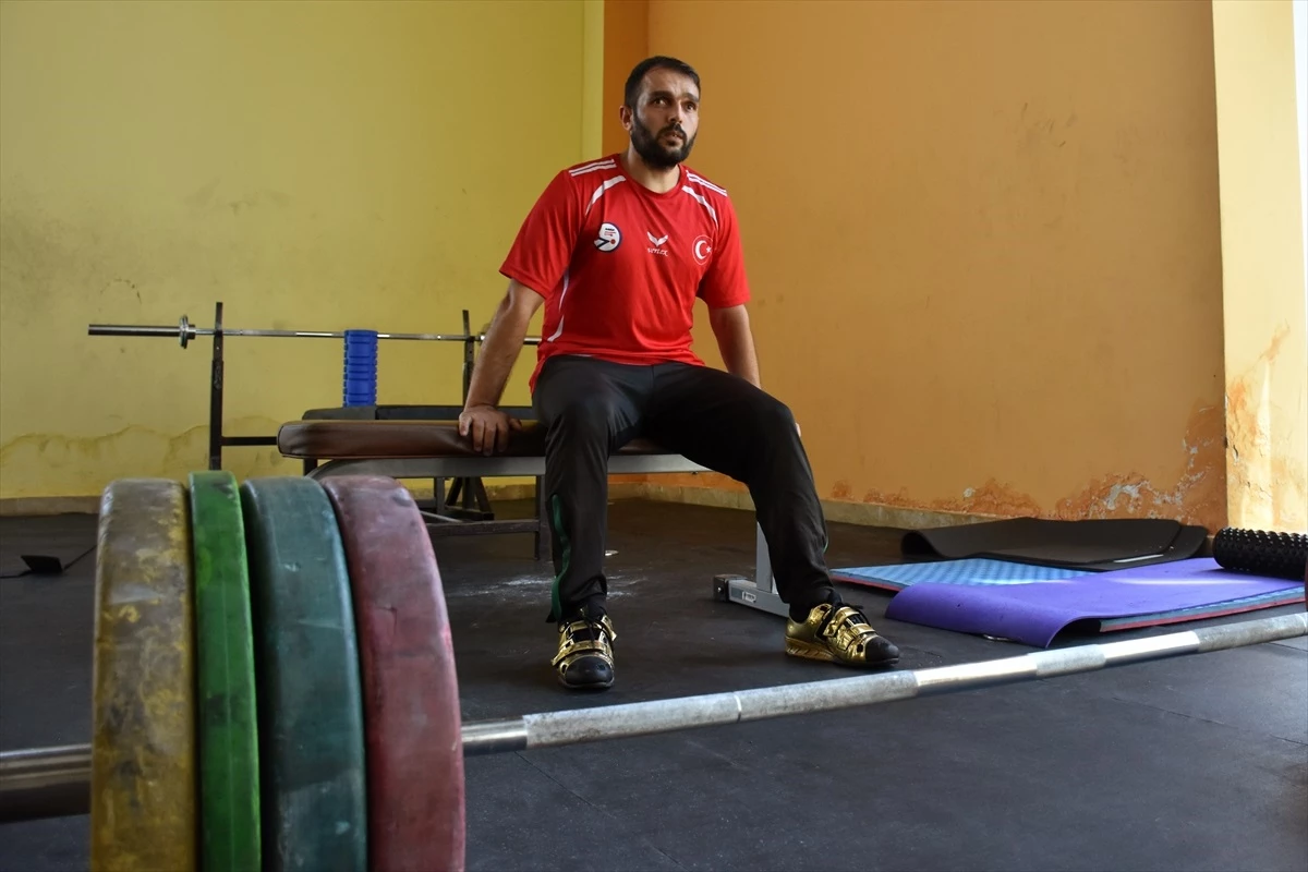 Görme Engelli Sporcu Murat Bakşi, Halterde Başarılarını Sürdürüyor