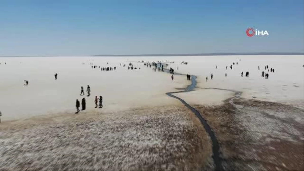Tuz Gölü\'nde yürüme turizmi sahilleri aratmıyor