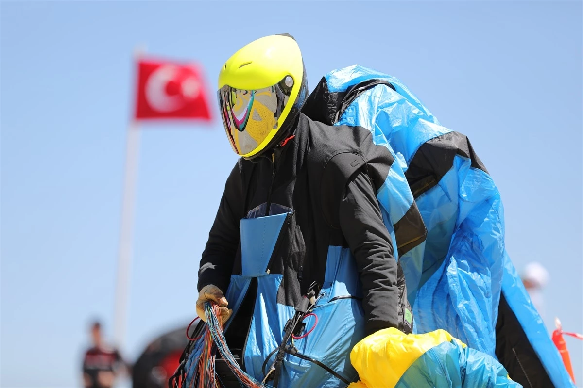 Yamaç Paraşütü Dünya Kupası Hasan Dağı\'nda Başladı