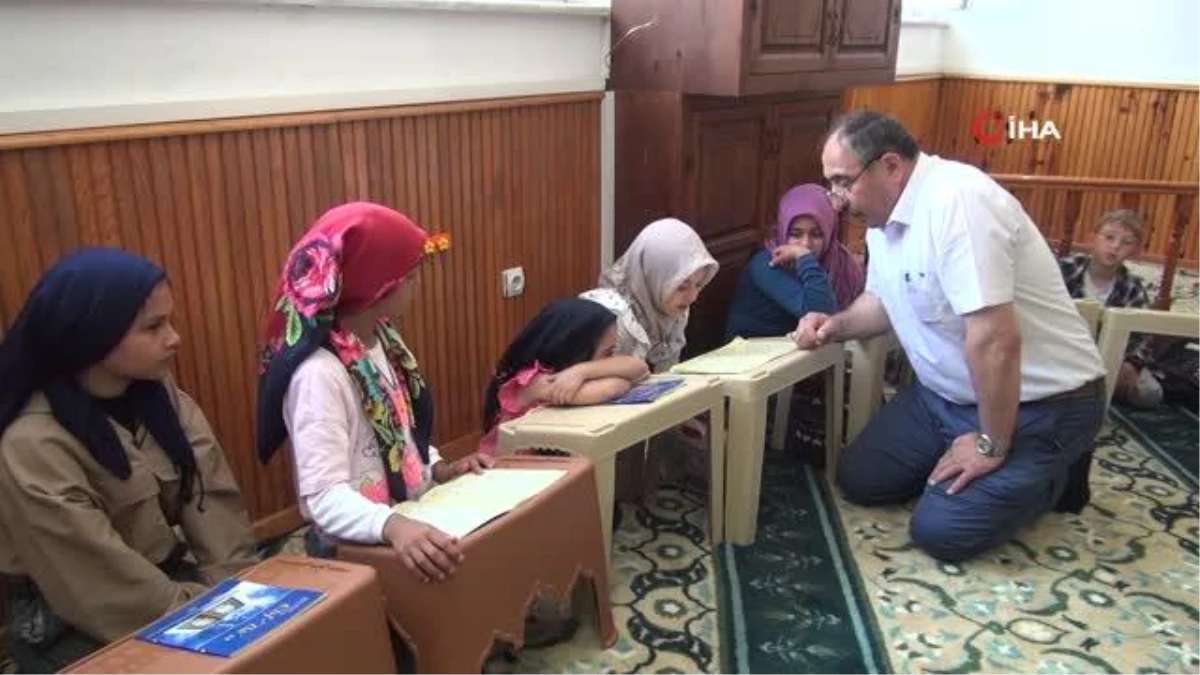 5 Farklı Devletten 50 Çocuk Aynı Camide Kur\'an-ı Kerim Okumayı Öğreniyor