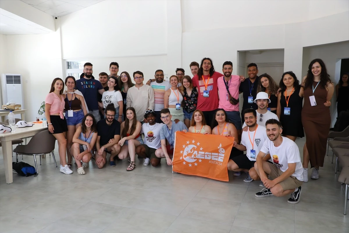 Antalya\'ya gelen yabancı öğrencilere Türk kültürü tanıtıldı