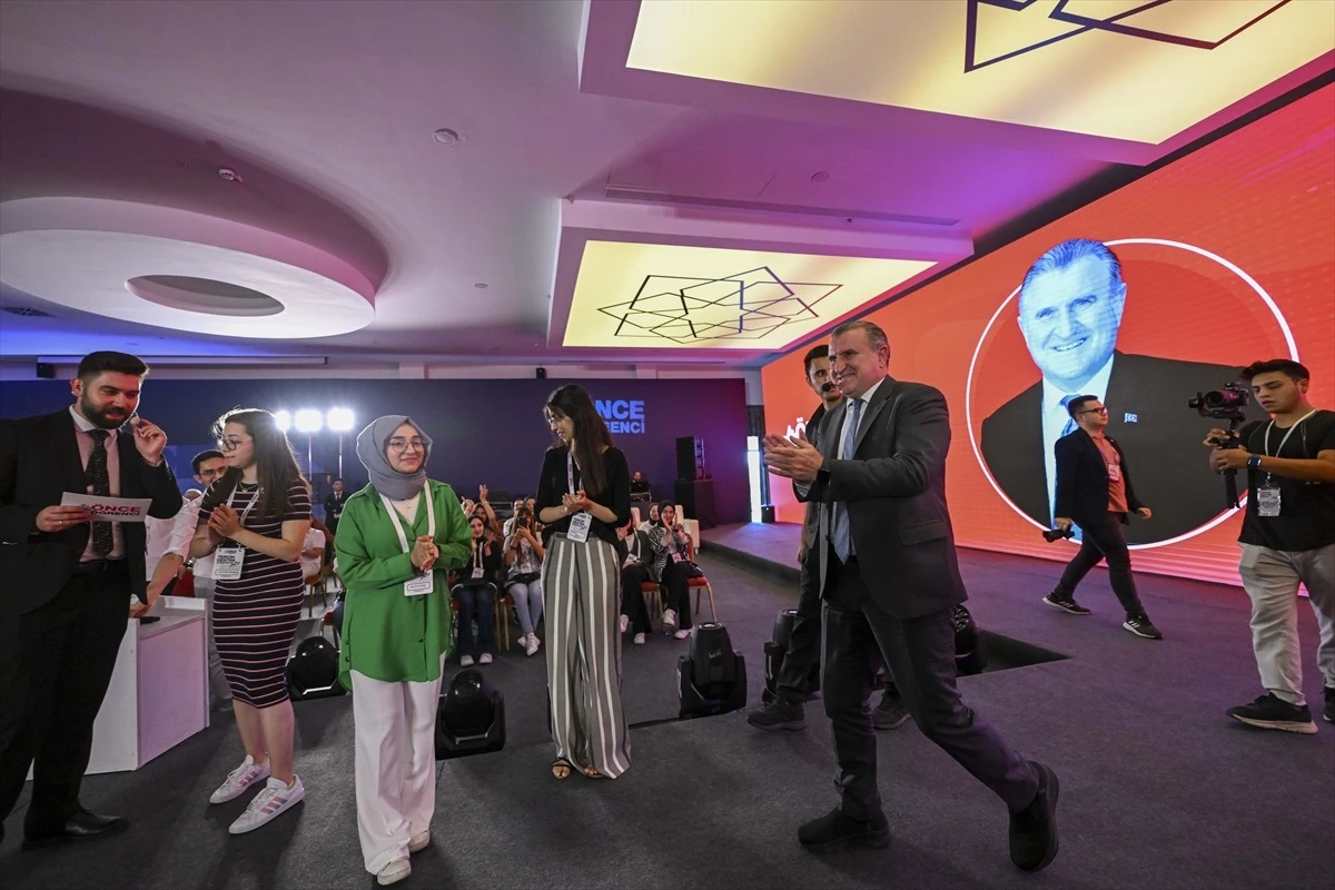 Gençlik ve Spor Bakanı Osman Aşkın Bak, Üniversite Tercihine Destek Verdi